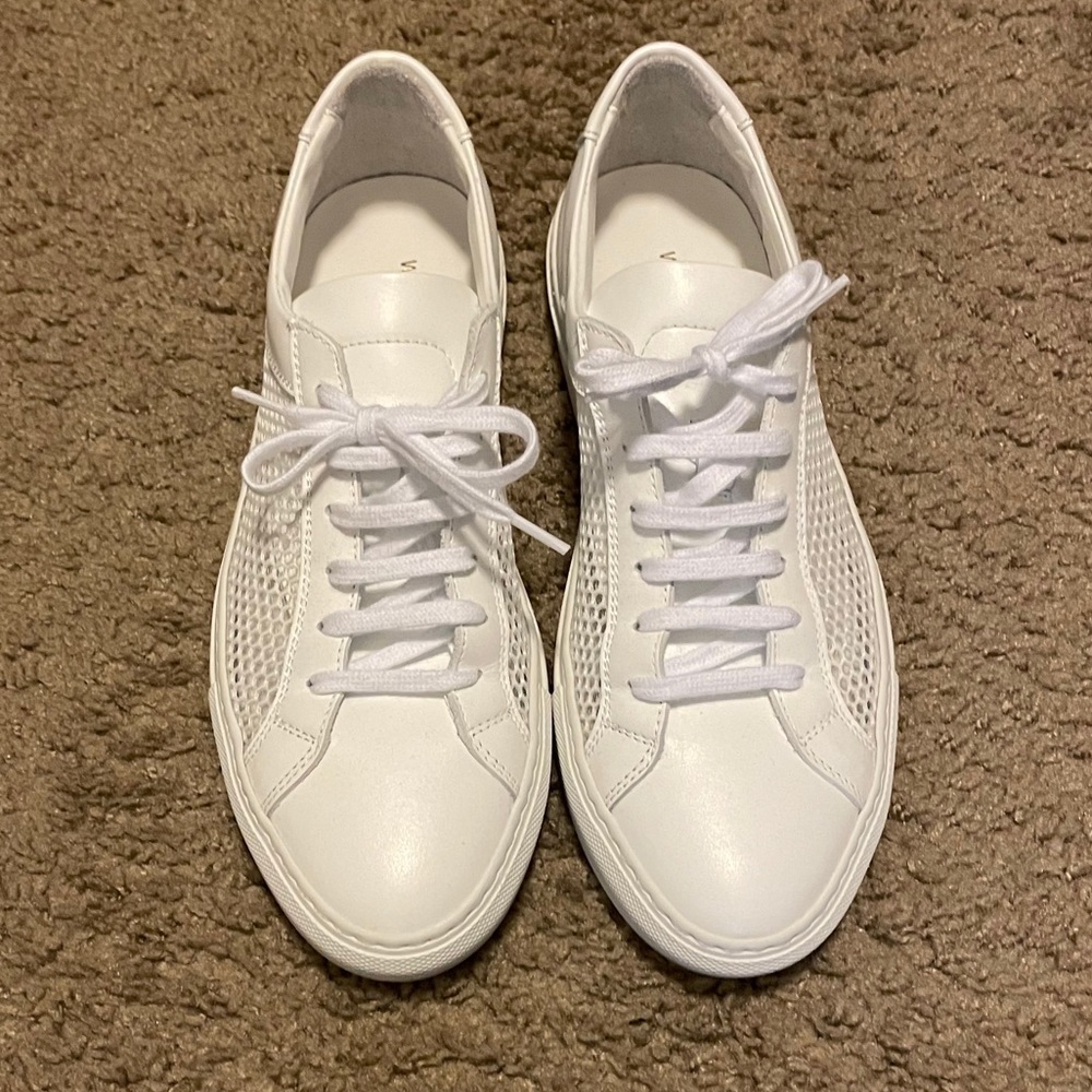 Common project sneakers